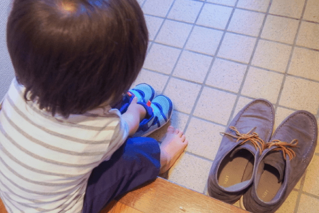 靴と子供